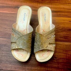 FlyFlot‎ Women’s Italian Leather Metallic Wedge Slip On Sandal S5 in Metallic